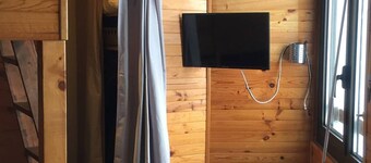 Studio for 4 with elevator, free parking, and direct access to slopes