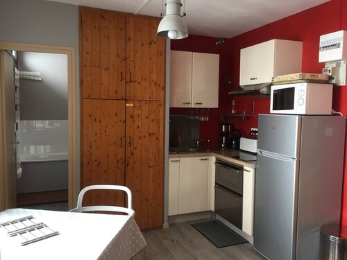 Studio for 4 with elevator, free parking, and direct access to slopes