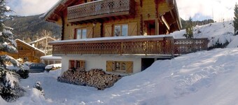 Cozy 3-Bedroom Chalet for 6/8: Wood Stove, Quiet Area, Near Slopes