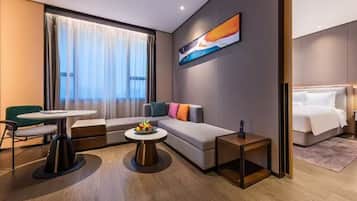 Deluxe Suite, 1 King Bed