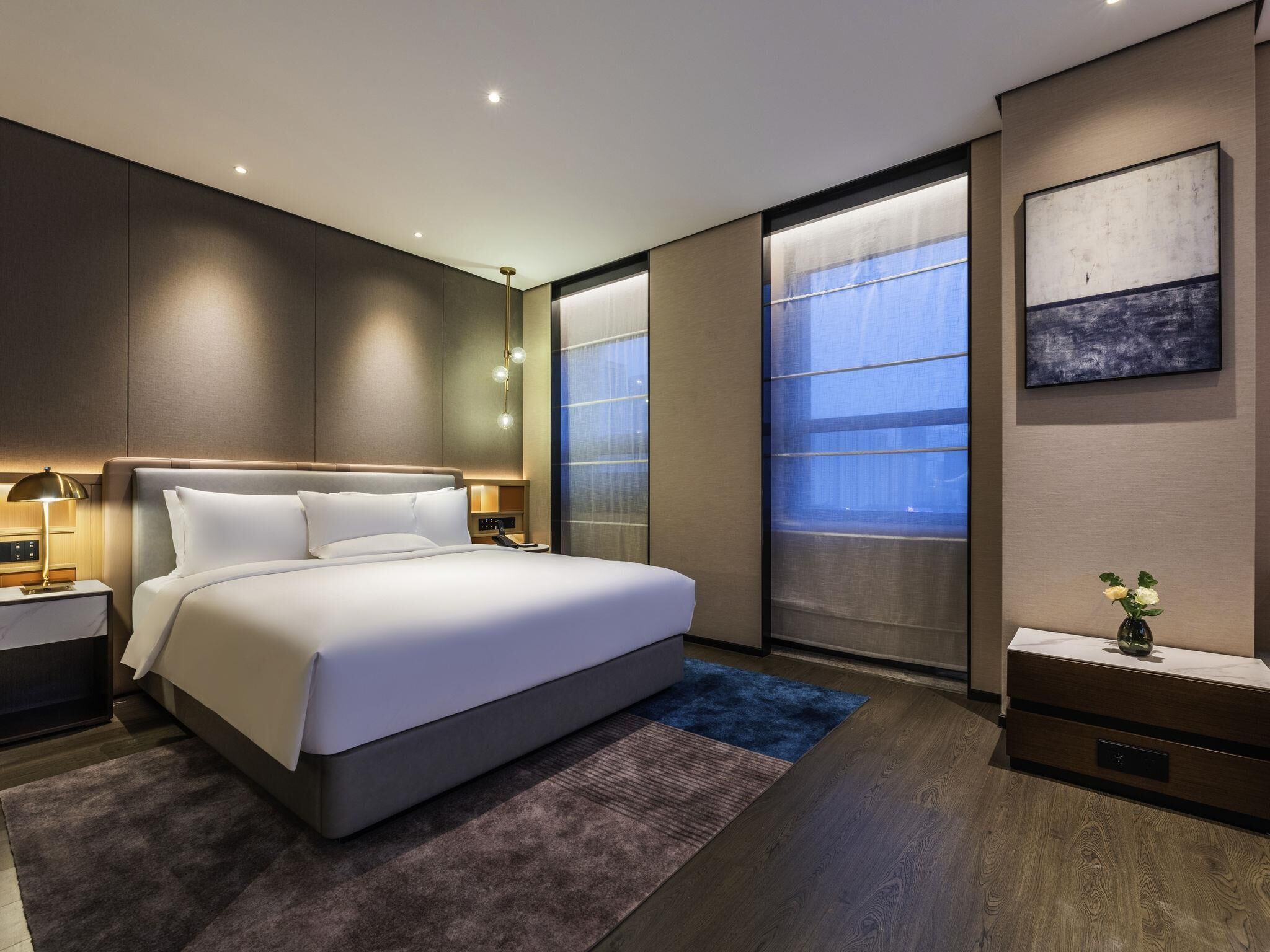 Cubrecamas, colchones con efecto memoria, escritorio y wifi gratis 