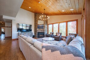 Smart TV, fireplace, DVD player, books