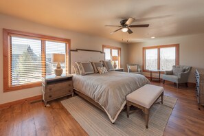 14 室のベッドルーム、WiFi (無料)、ベッドシーツ