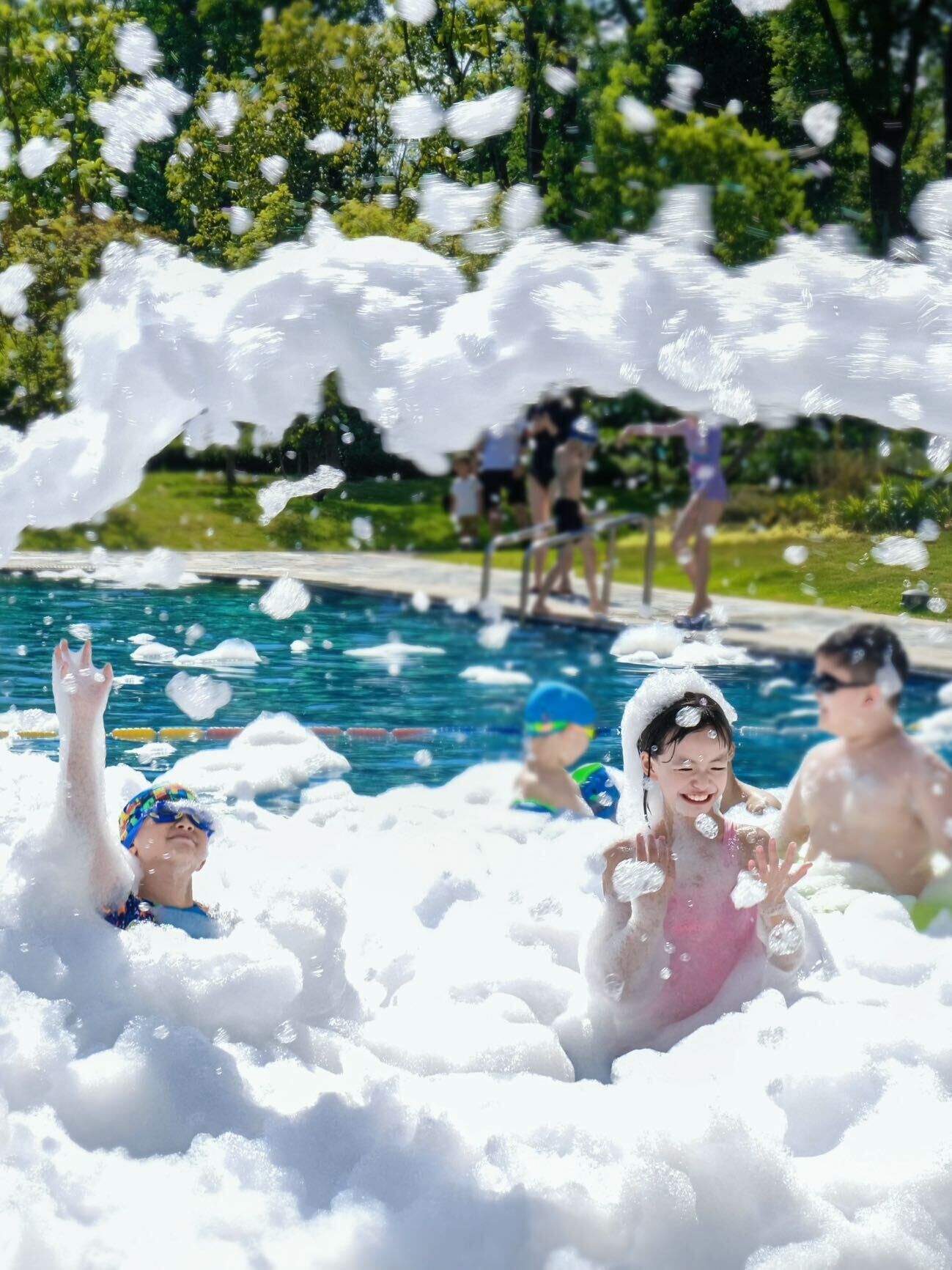 2 indendørs pools, sæsonbestemt udendørs pool