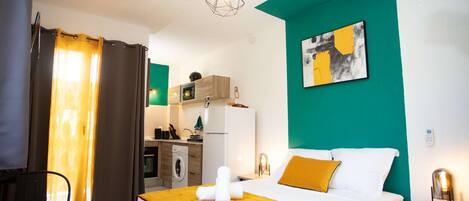 Iron/ironing board, WiFi, bed sheets