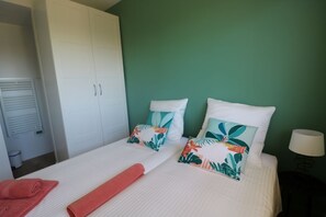 2 bedrooms, desk, iron/ironing board, travel cot