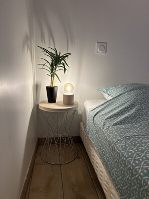 5 habitaciones, tabla de planchar con plancha, cunas y wifi