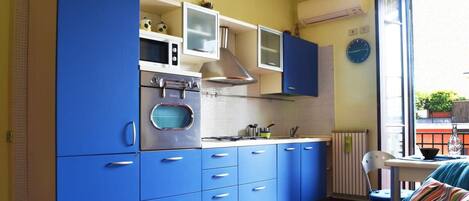 Køleskab, mikrobølgeovn, ovn, opvaskemaskine