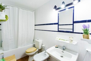 Hair dryer, towels - Corral del Conde 7 - Basic (Sevilla)