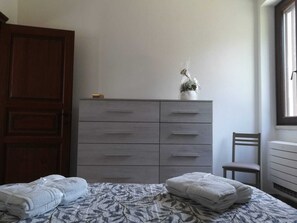 1 chambre, fer et planche Ă repasser, draps fournis