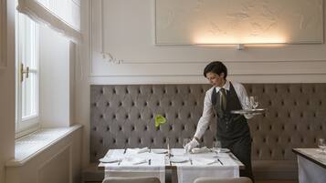 Petit déjeuner buffet (30 EUR par personne)