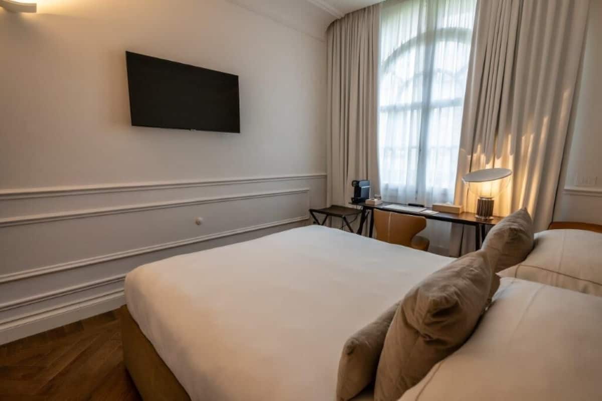 Premium bedding, down comforters, pillowtop beds, minibar