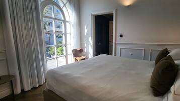 Familien-Suite, Gartenblick, zum Garten hin | Hochwertige Bettwaren, Daunenbettdecken, Pillowtop-Betten, Minibar