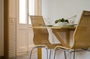 Dining - Fantastic and Bright Apartment in the Heart of Gothic area 10 min from the beach (Barcelona)