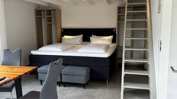 Deluxe Studio | Premium bedding, soundproofing, free WiFi, bed sheets