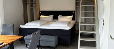 Deluxe Studio | Premium bedding, soundproofing, free WiFi, bed sheets