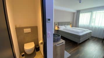 Chambre Double Confort | Salle de bain | Douche, douche à « effet pluie », sèche-cheveux, serviettes fournies