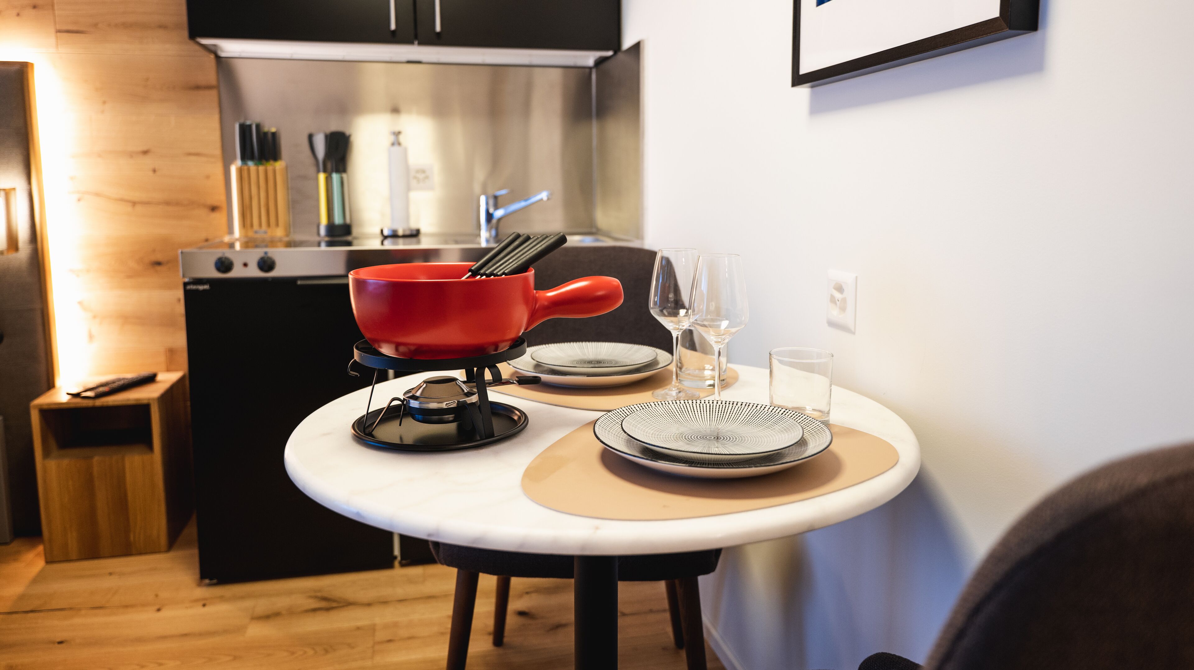 Réfrigérateur, cafetière/bouilloire, bouilloire électrique