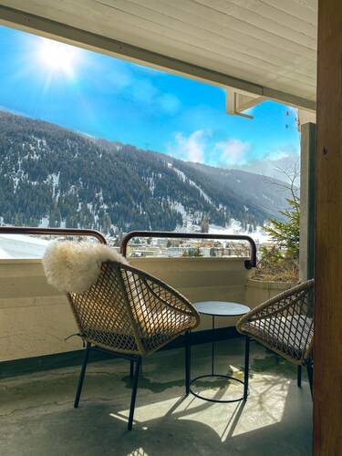 Wunderstay Alpine 403 Centric Studio Balcony & View 