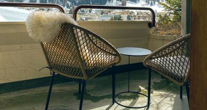 Wunderstay Alpine 403 Centric Studio Balcony & View