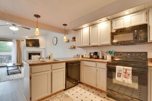 Geladeira, micro-ondas, cooktop, lava-louças