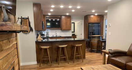 Excellent location right across the street from the Expo Center! – Sleeps 8