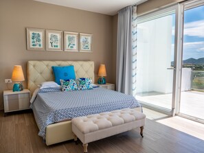 5 bedrooms, iron/ironing board, free WiFi, bed sheets