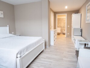 5 Schlafzimmer, Bügeleisen/Bügelbrett, kostenloses WLAN, Bettwäsche