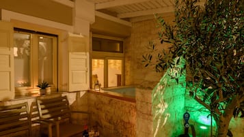 Family Villa | Private spa tub