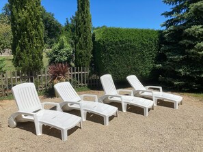 Property grounds - Charming, Spacious Dog-Friendly Holiday Rental with 2 Houses & Large Heated Pool (Lage de Messé)