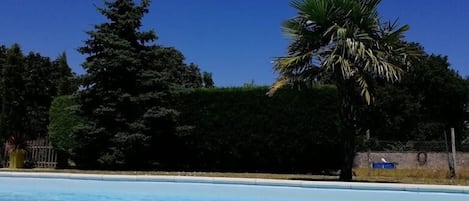 Piscina all'aperto, una piscina riscaldata