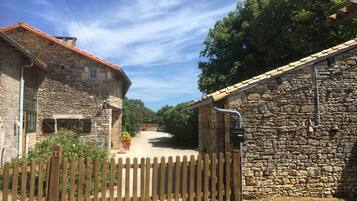 Enceinte de lâhĂ©bergement