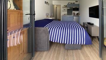 1 bedroom, desk, free WiFi, bed sheets