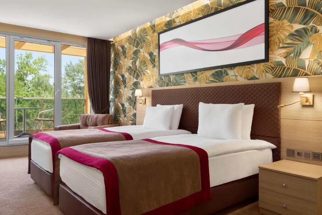 Premium bedding, minibar, in-room safe, desk