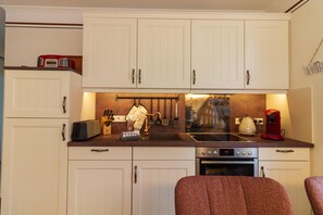 Kühlschrank, Ofen, Herdplatte, Geschirrspüler