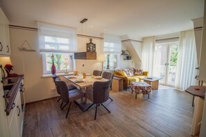 Dining - Up Besöök - Rape blossom with infrared sauna (Krummhörn)