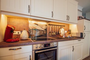 Kühlschrank, Ofen, Herdplatte, Geschirrspüler