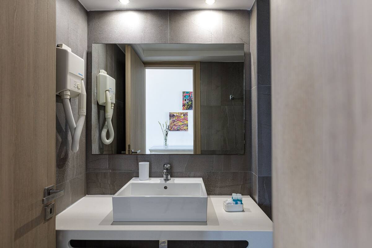 shower, free toiletries, hair dryer, bathrobes