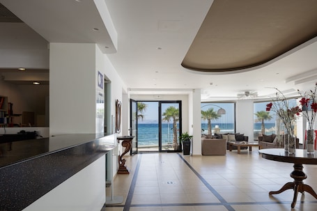 Reception. Golden Bay Boutique Hotel & Bungalows