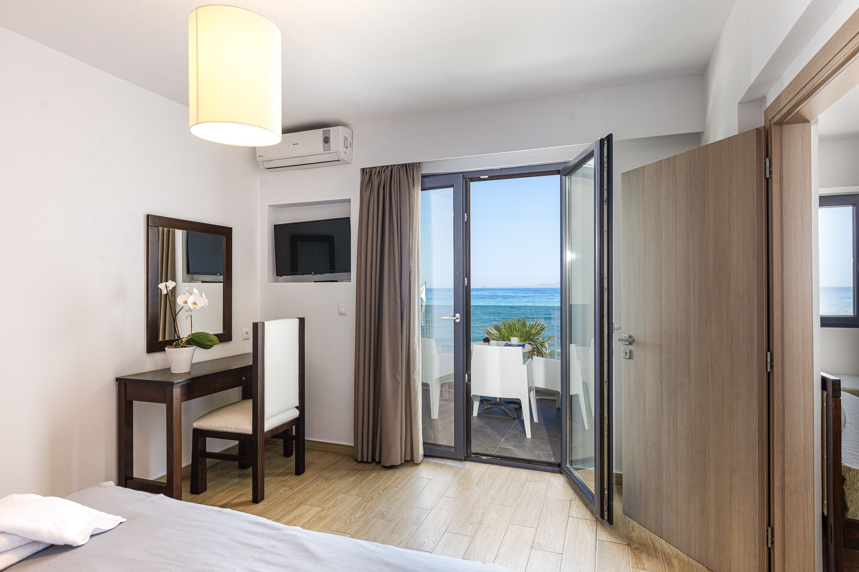 Grand-Apartment, 1 Schlafzimmer, Meerblick | Kostenloses WLAN, Bettwäsche