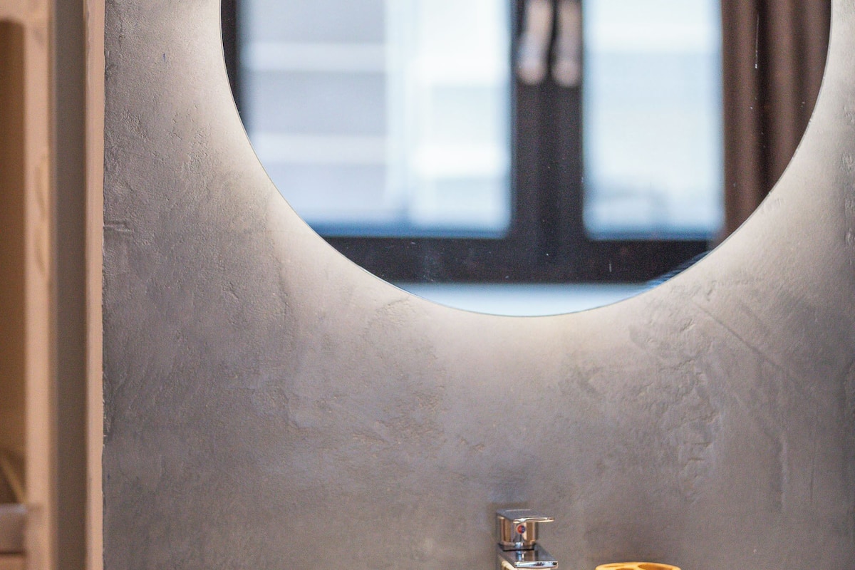 studio, sea view | bathroom | shower, free toiletries, hair dryer, bathrobes