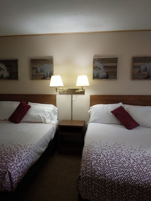 Business Double Room | Individually decorated, iron/ironing board, free WiFi, bed sheets - Northwoods Motels (Ladysmith)