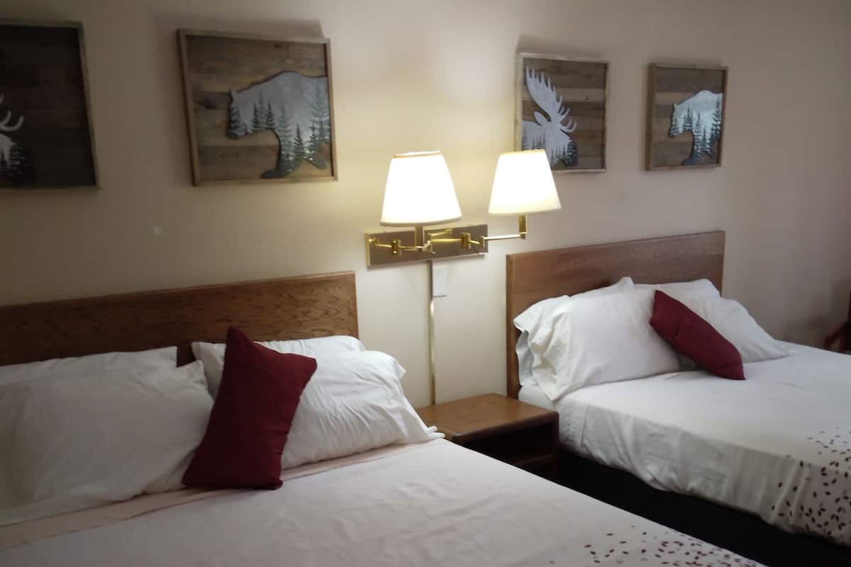 Business Double Room | Individually decorated, iron/ironing board, free WiFi, bed sheets