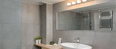City Apartment, 1 Bedroom, Balcony | Bathroom | Shower, free toiletries, hair dryer, soap