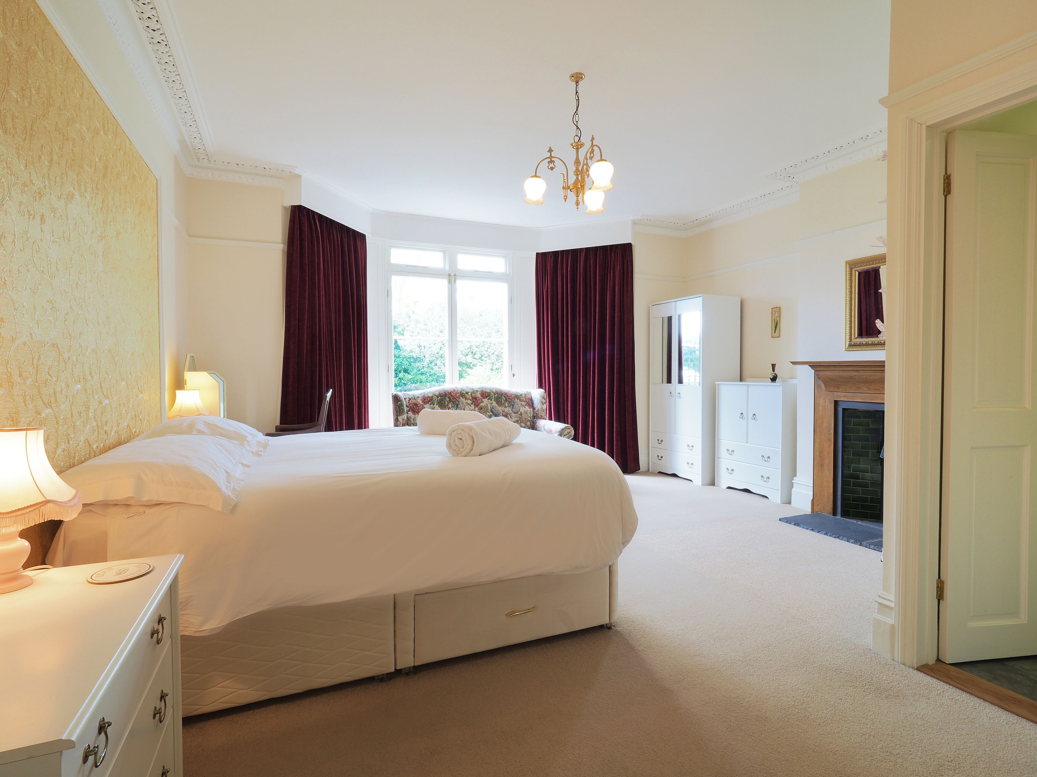 2 bedrooms, travel crib, free WiFi, bed sheets