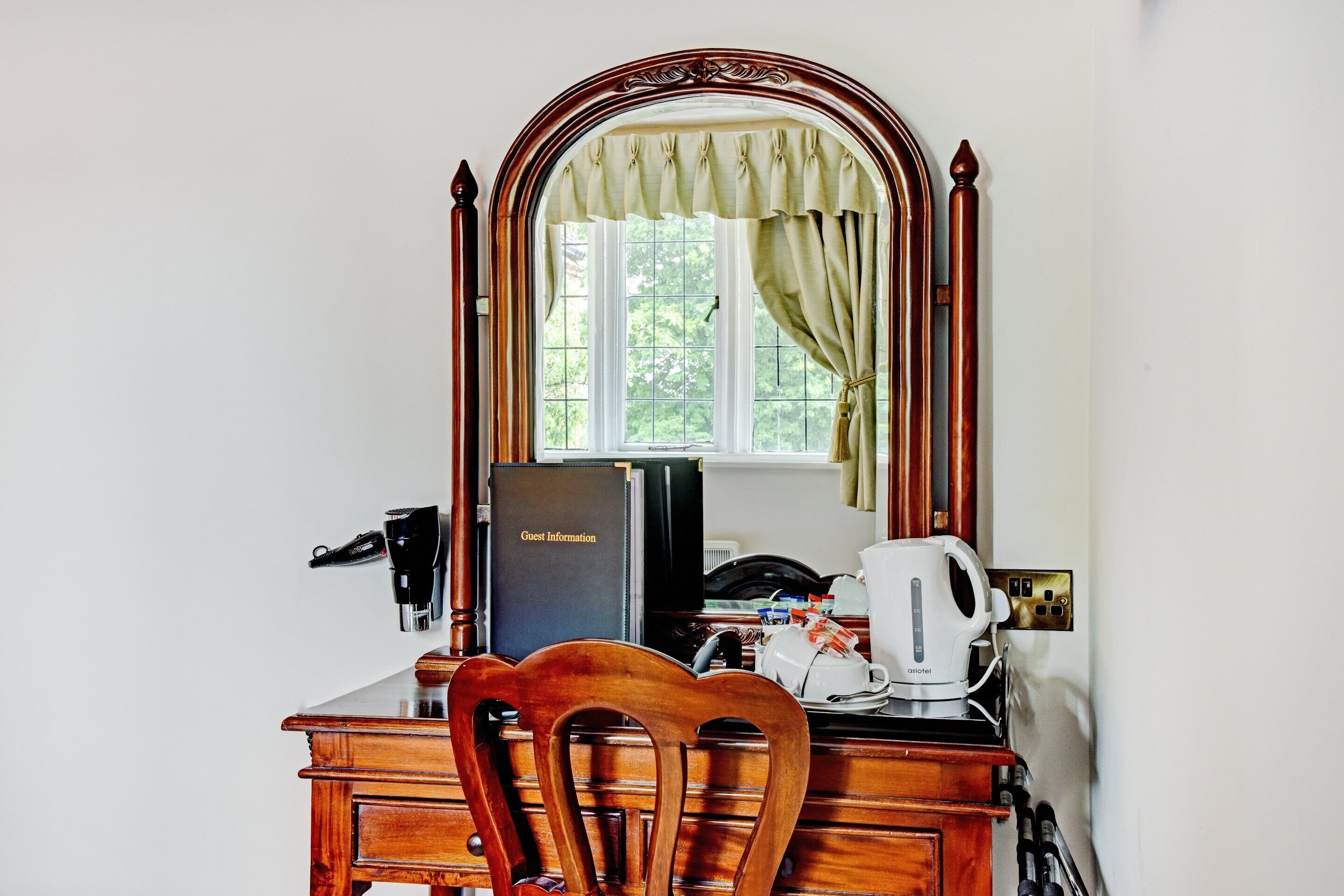 Photo - OYO Dovecote Hotel