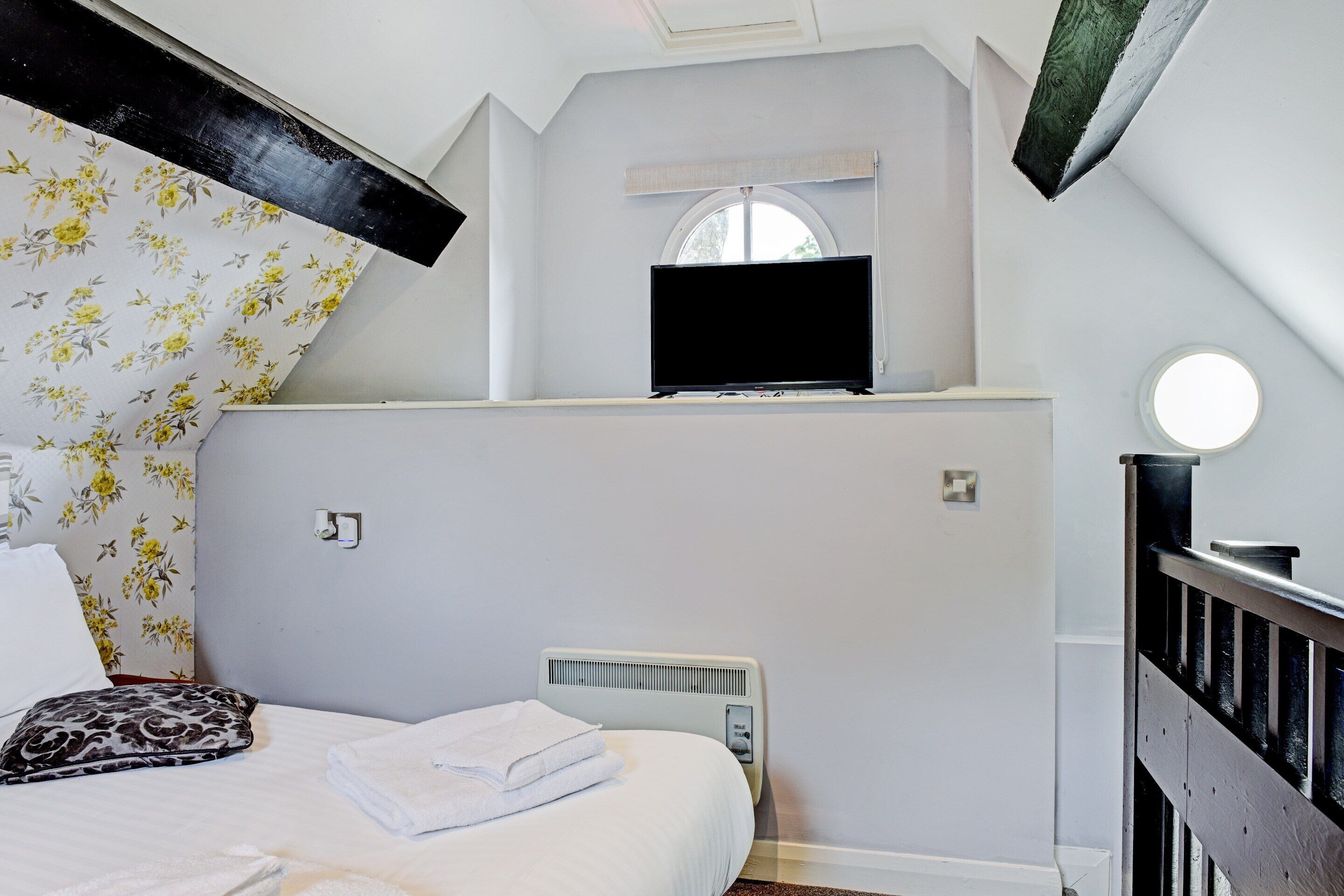 Photo - OYO Dovecote Hotel