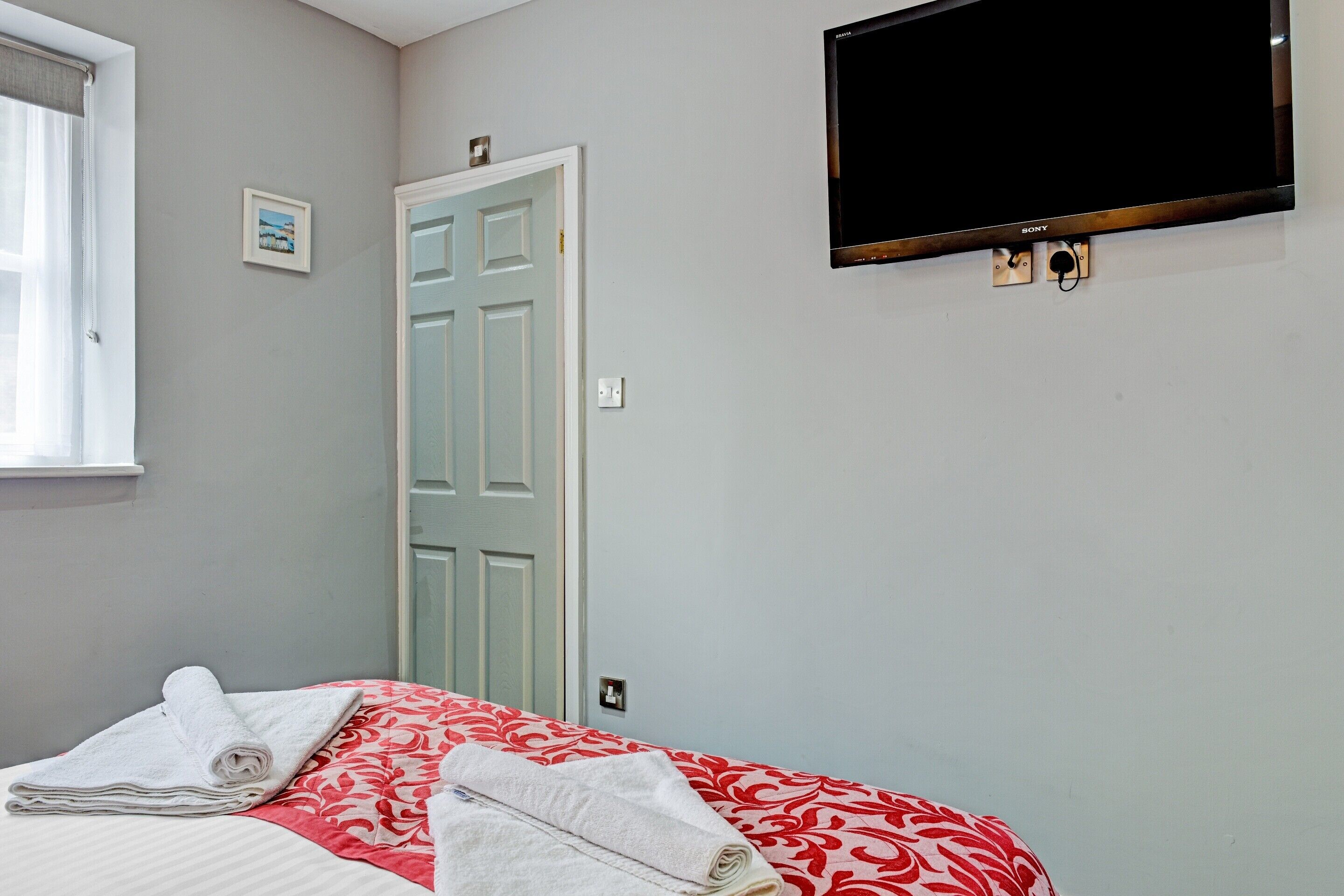 Photo - OYO Dovecote Hotel