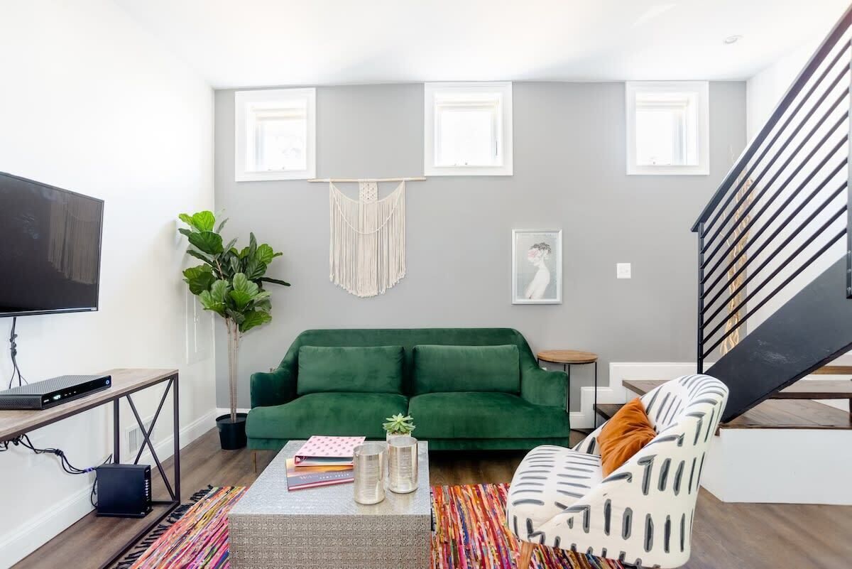 Centrally Located Carriage House Retreat / Private DC Home Rental