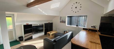 Căn hộ | Bếp riêng | Tủ lạnh, lò vi sóng, lò nướng, bếp nấu